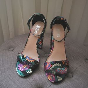 Fun Oriental Print Heels 👡